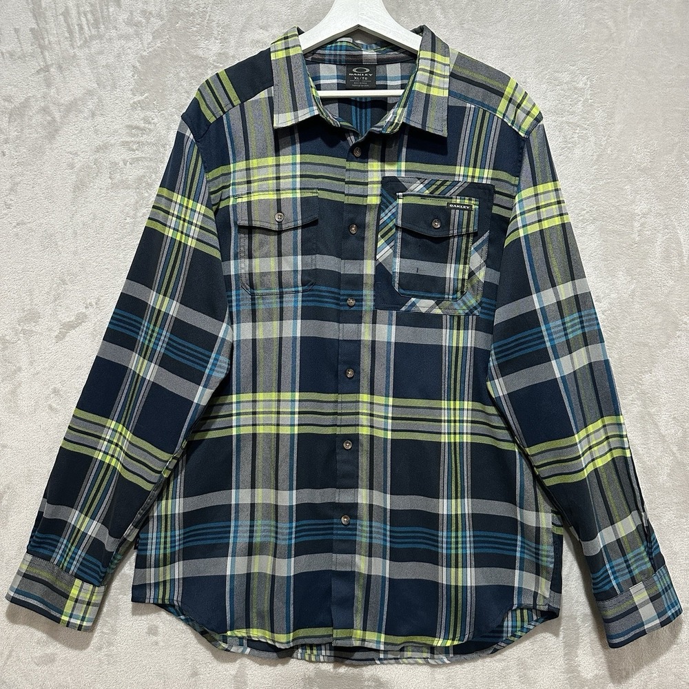 Oakley Men's Long Sleeves Shirt Size XL Blue Green Plaid Button Up Chest Pockets